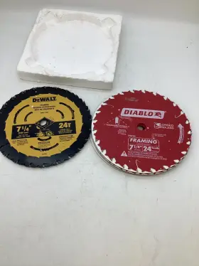 El1120068 Dewalt & Diablo 885911295109 And 7 1/4 Inch 24 Teeth Circular Saw Blades Lot
